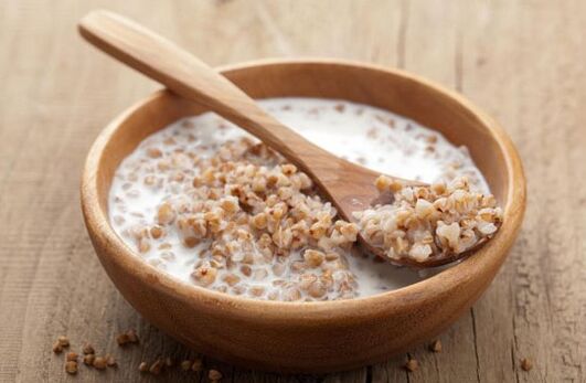 Buchweizenbrei mit Kefir