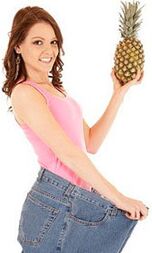 Lernte Mädchen mit Ananas